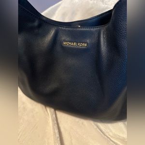 Navy medium size shoulder bag